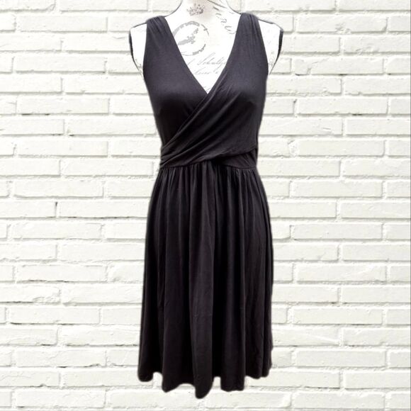LOFT Dresses & Skirts - Loft -717 cross front and back black dress faux wrap Women's‎ Small